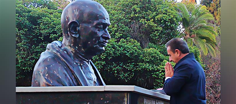 Minister of State for External Affairs, Mr. Kirti Vardhan Singh paid tribute to the bust of Mahatma Gandhi at Harare Hindu Society on 26 June 2025.